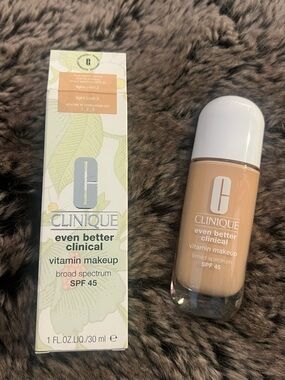 Clinique Even Better Clinical Vitamin Makeup Broad Spectrum SPF 45 Light Cool 2